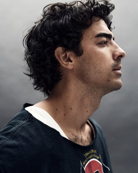 AlwaysWithJoe's tweet photo. @seara_brasil O Joe Jonas!!! Porque até de perfil ele é perfeito!!!!!! https://t.co/si829vmnZm