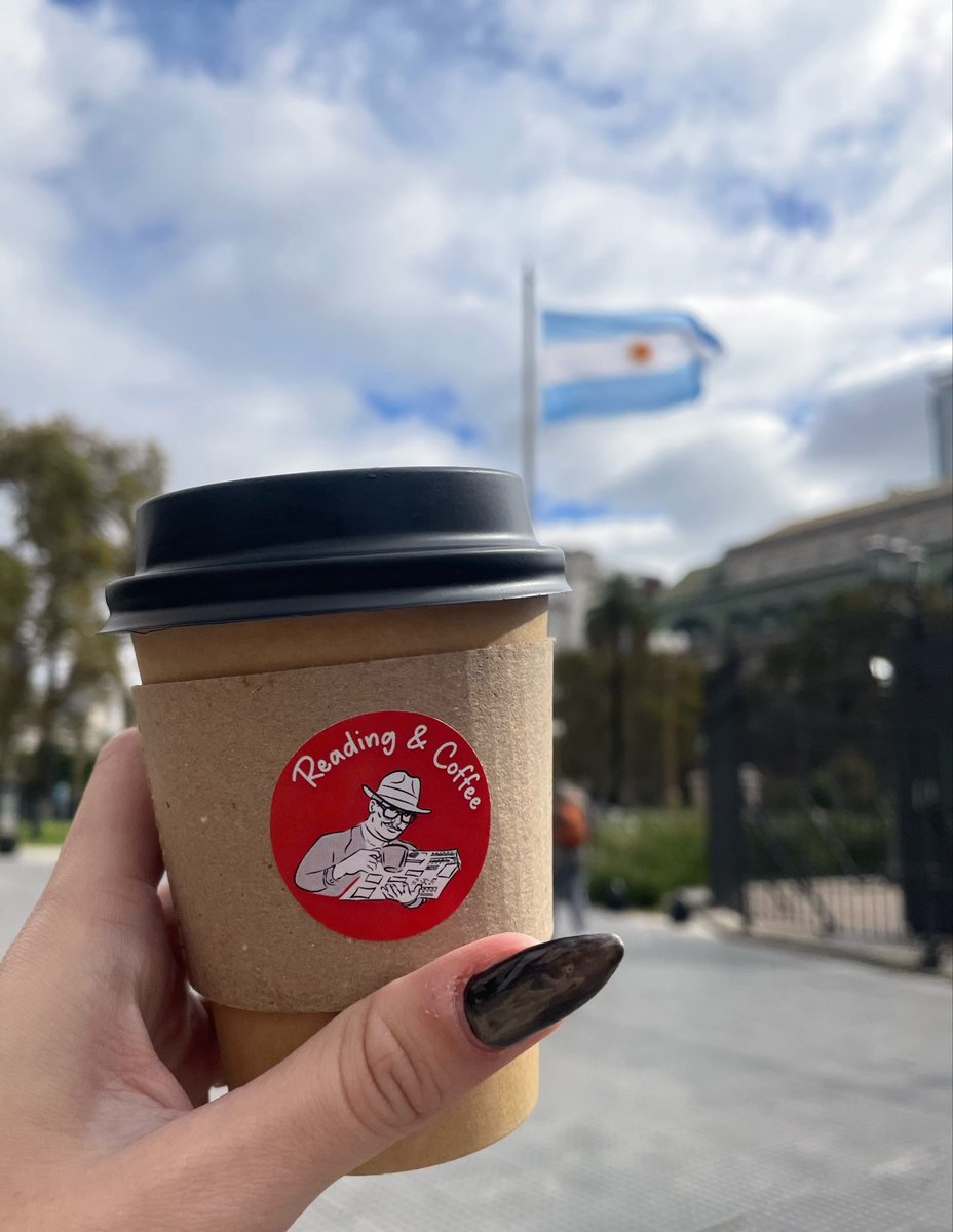 Mars_milu's tweet photo. Libre. No como ella. 
Reafirmo, @Felii_N tenias razón, el café en la esquina del Mecon es el mejor. Abrazo. https://t.co/UxLdtj7D7f