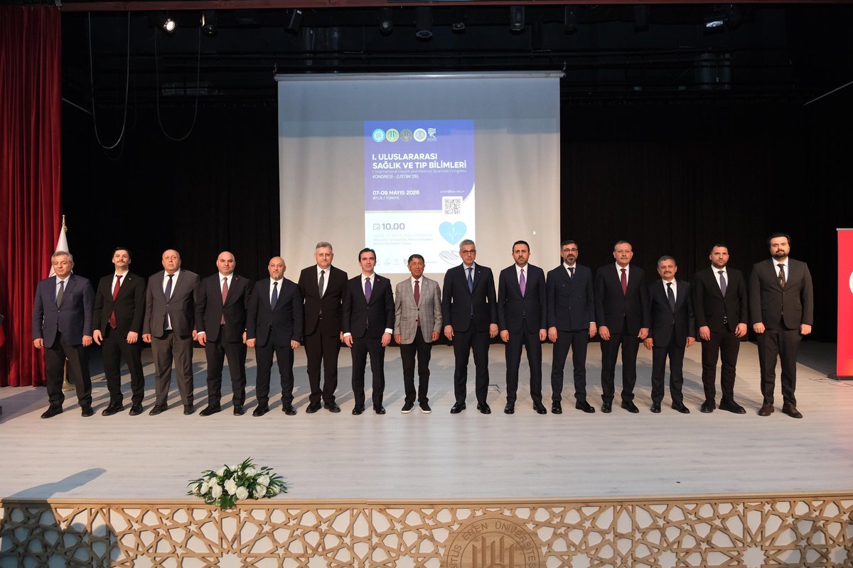 saglikbakanligi's tweet photo. 📍Bitlis Eren Üniversitesi

Sağlık Bakanımız Prof. Dr. Kemal Memişoğlu 1. Uluslararası Sağlık ve Tıp Bilimleri Kongresi’ne katıldı. https://t.co/xBVt379NMb