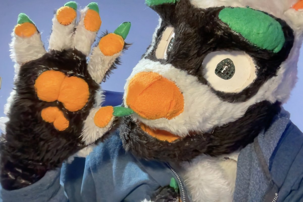 SteoFluff's tweet photo. harrooo!
*hiccup*
#FursuitFriday https://t.co/2z3oDjIygJ