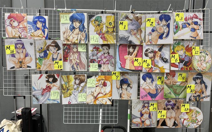 遅くなりましたが #美少女パラダイスGWスペシャル お疲れ様でした、元々楽しいイベントですが今回は会場も広くて過ごしやすかったです 色紙も無事にお嫁に行ってくれました…マンナッカーさん除いて…あぁそうかやっぱ「美少女」じゃあないか〜…でも今回のカタログの表紙ロボ子縛りなのにな〜w
