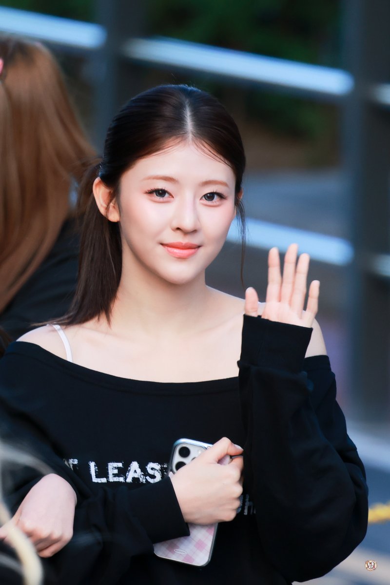 KMS_4644's tweet photo. 260508 뮤직뱅크 출근
KIIRAS 하린
#KIIRAS #HARIN #키라스 #하린 https://t.co/KEghKaFI4W