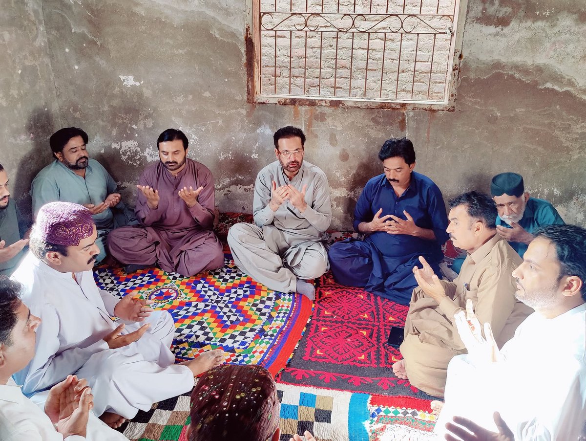 fzbhutto's tweet photo. #PPP MPA @drsikandarshoro offered condolence to Mr. Ghulam Shabbir Bukedi on the sad demise of his sister #Jamshoro https://t.co/erWHubcUI3