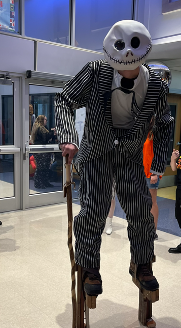 AfftonHS's tweet photo. Post 8 of 24 - STUCO hosted Trick-or-Treat Street in the hallway &amp; classrooms for younger kids of the Affton community! Various clubs &amp; teams hosted rooms where children went door to door exploring our spooky environment, playing games &amp;  getting candy! https://t.co/1rXVwFX2v6