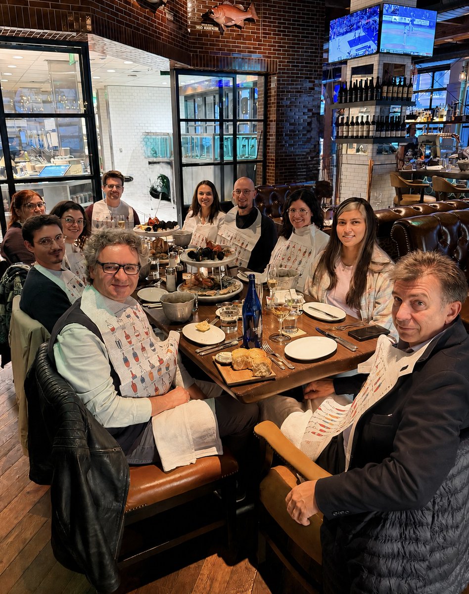 pablo_artal's tweet photo. Bye @ARVOinfo 2026. Great presence of @Lo_um and @Voptica 

Talks on our unique binocular visual simulator and the new miniature wearable eccentric photorefractor!

Poster on exciting topics, #ArtIOLs, photochromic lenses, 2 photon IR vision, myopia... and life demonstrations of the autofocus presbyopia glasses!