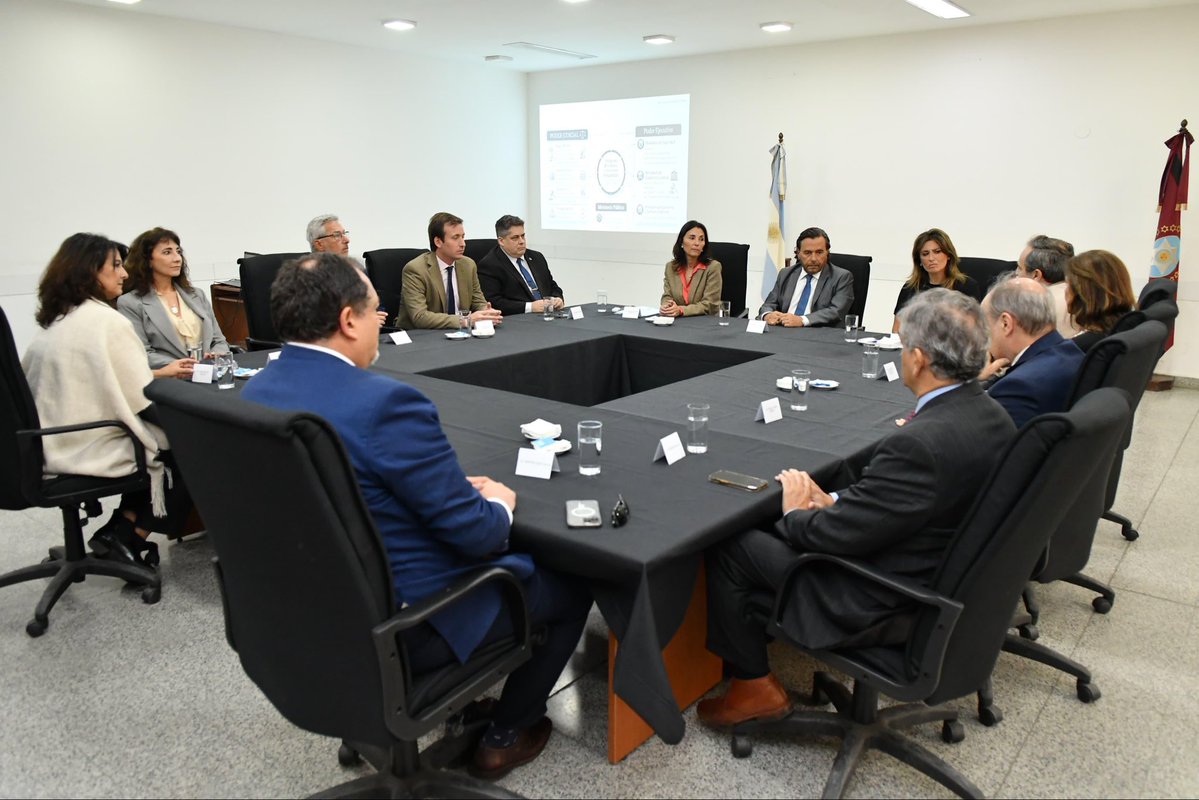 En Salta estamos llevando adelante una de las transformaciones más importantes de la Justicia Penal en décadas.

La implementación del nuevo sistema procesal penal acusatorio y adversarial representa un cambio histórico que apunta a una justicia más rápida, más transparente y más