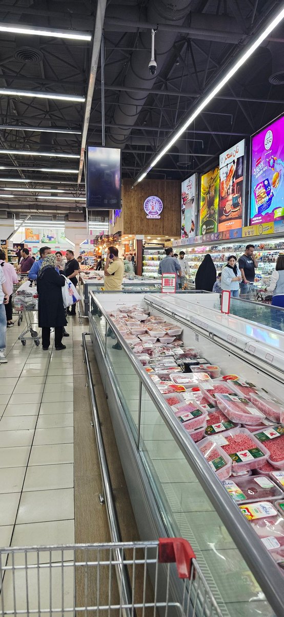 iribnews_irib's tweet photo. Today, at a chain store in Tehran: there is neither any shortage nor any rush to buy. https://t.co/2VqDcyOKpv