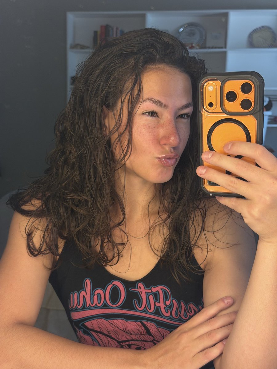 Hiiii 😘 https://t.co/KTYV2UfM6m