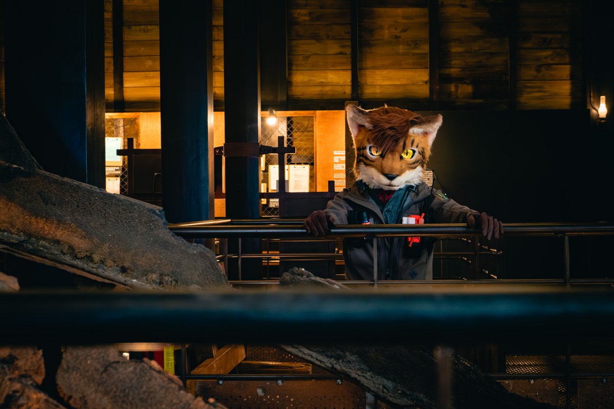 FangsStorm's tweet photo. 「Kept you waiting, huh?」

#FursuitFriday #tabbycat
🐱🪡  by @piper_huang 派普
📷 by @DD_Woof ㄉㄉ https://t.co/ioN5lLmRQ0