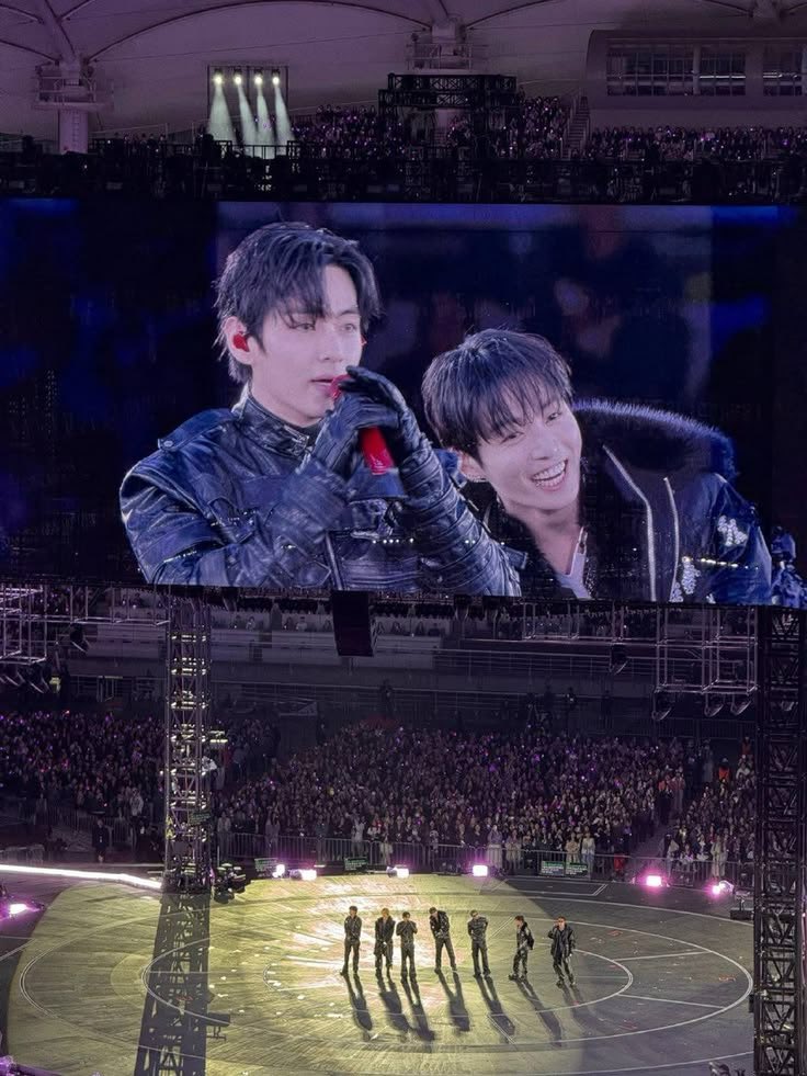 this pic made me realise i’d rather see them on the big screen than zoom in on their tiny figures on my phone