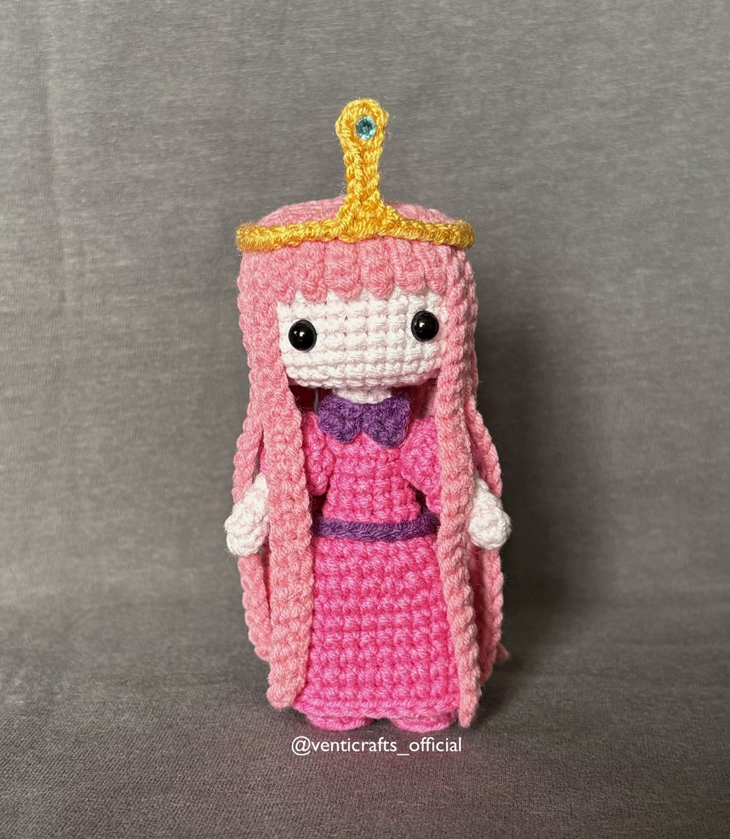 venticrafts_'s tweet photo. Princess Bubblegum from Adventure Time!

Designed and crocheted by me!

Available on my Etsy: VenticraftsByEstella 

#adventuretime #princessbubblegum #crochet https://t.co/b4UCVboq58