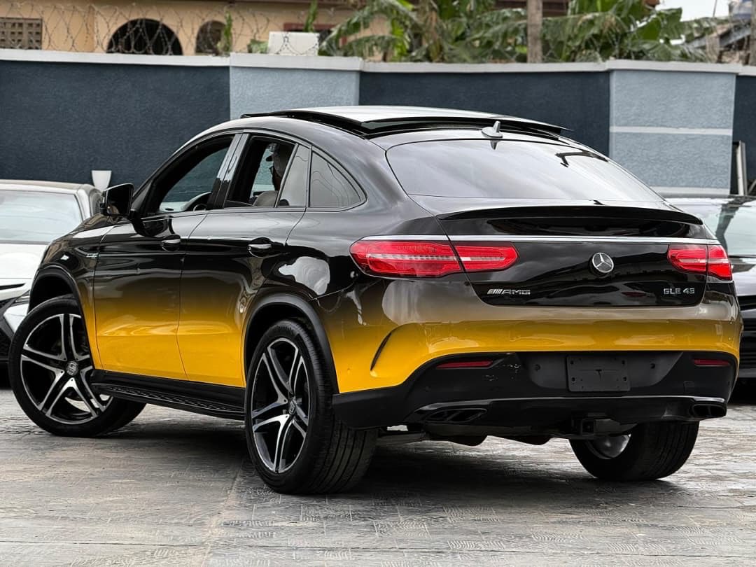 ABAutoshub's tweet photo. FOREIGN USED 2019 GLE43(wrapped in this color), AMG TRIM, panomaric roof, custom duty paid, 360degree camera, 💯% accident free. 

This is currently in Lagos, Nigeria. (N58.5M). 

I’ll get this delivered to you. https://t.co/7N1qkoH9os