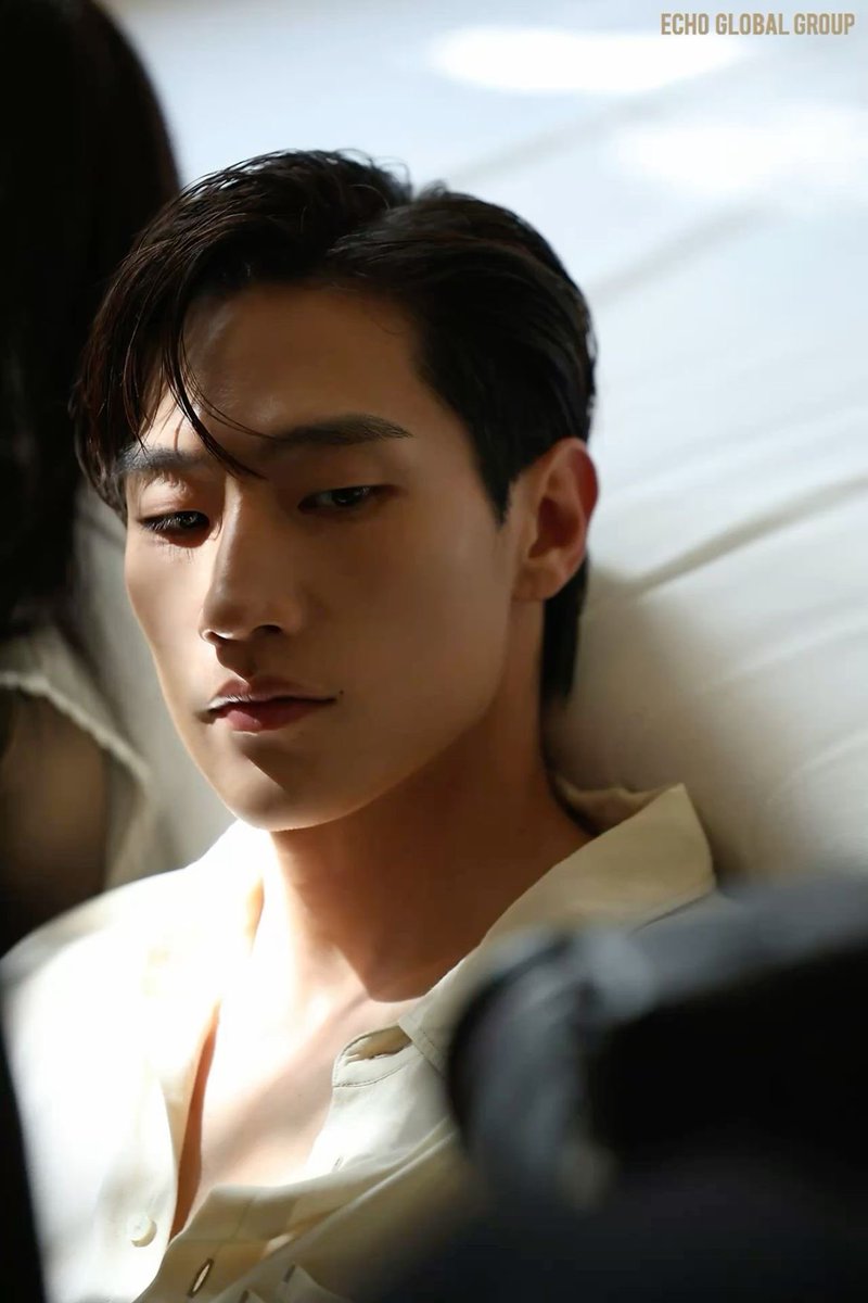 When everyone else talking about the main character. He catches my eyes.