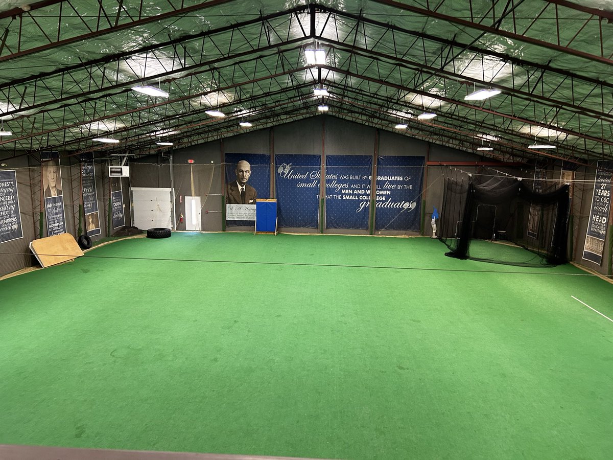 CoachGyorkos's tweet photo. Transfer portal guys: we have opportunity available!! My DMs are open. Let’s connect!! Looking for best available guys at all positions. https://t.co/nm0npAKkso