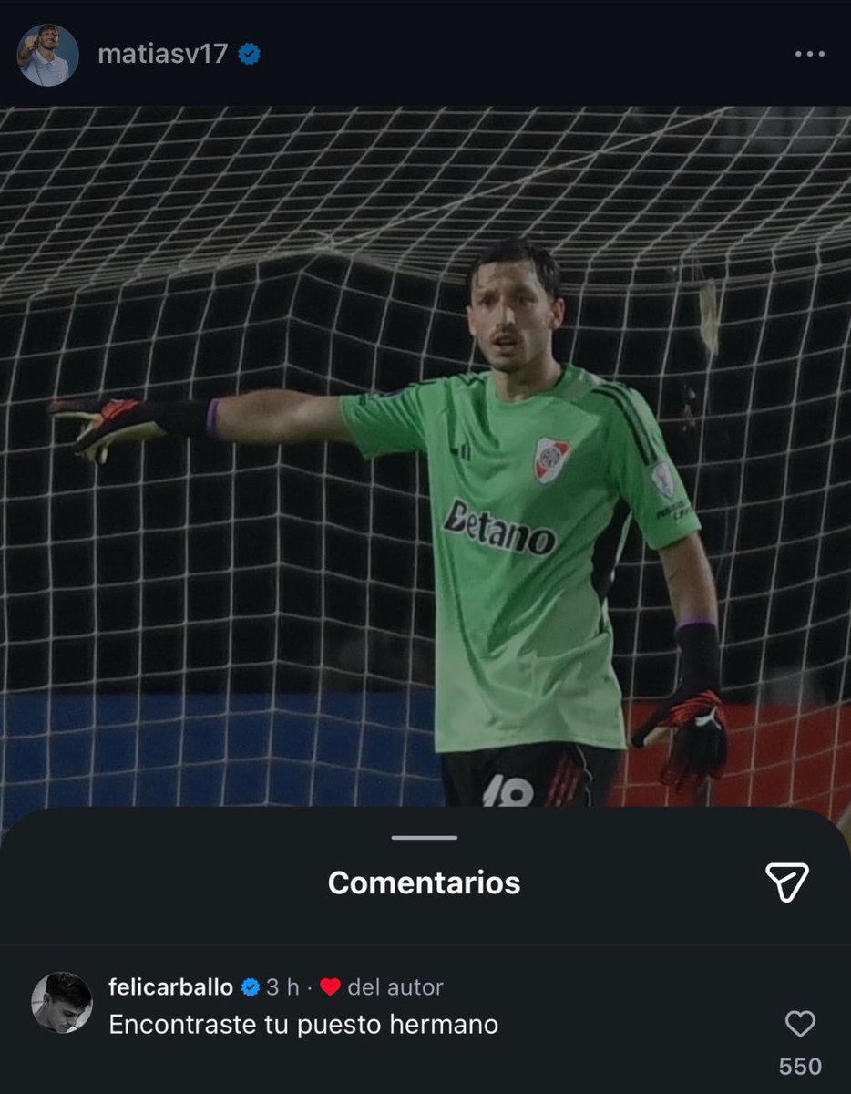 Viña subió una publicación con fotos suyas siendo el arquero de River y después le dio like a este comentario jajajajajajajaja, el tipo le quiere pelear el puesto a Santi Beltrán