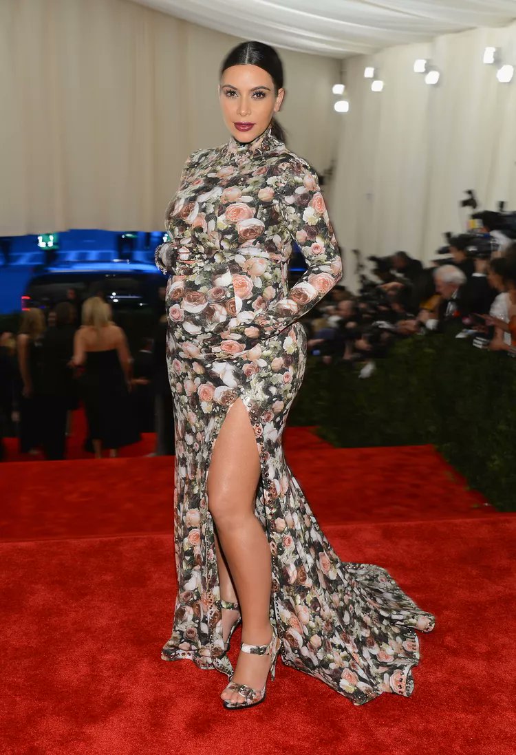elartmoon's tweet photo. La Met Gala no va solo de ir espectacular, sino de entender el concepto ✨
Y cada año queda claro que no todo el mundo sigue el dress code… o simplemente decide ignorarlo 🎭

¿Hasta qué punto debería respetarse? 👀
https://t.co/C3lR64uf3I https://t.co/NAWKrbDGdN