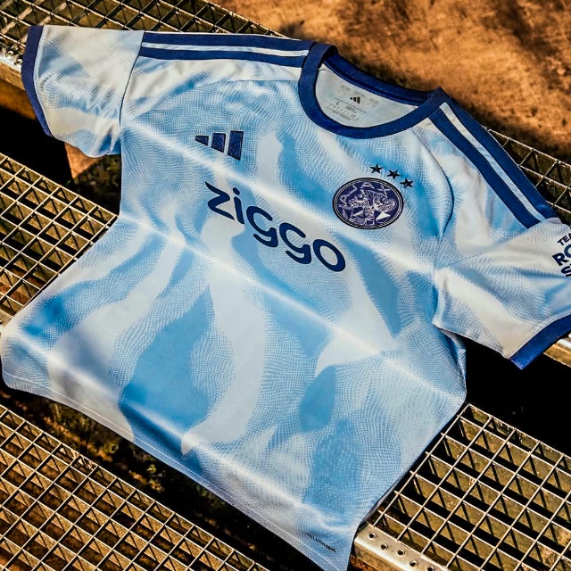 eurofootcom's tweet photo. 🚨🇳🇱 𝐎𝐅𝐅𝐈𝐂𝐈𝐀𝐋 | Ajax's third kit for the 2026/27 season. 🩵🌊 https://t.co/lL7uH700XO