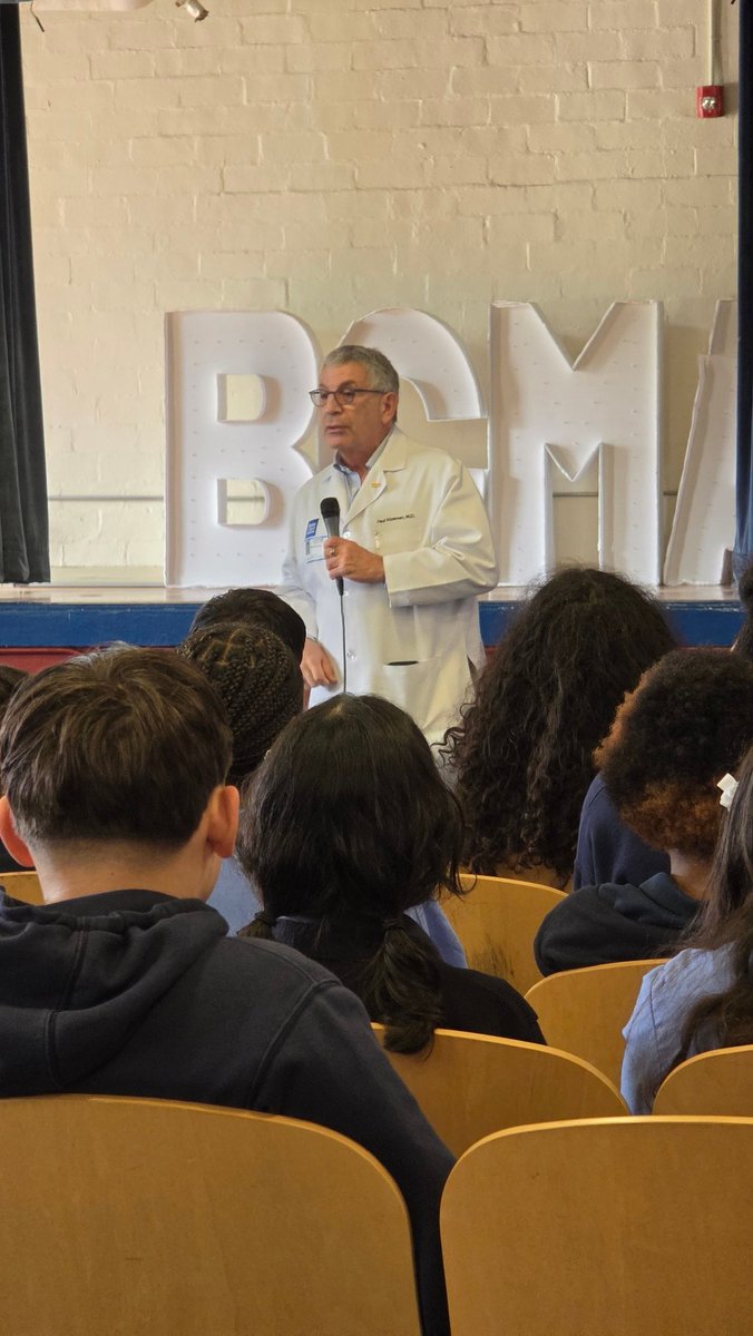 BCMAR_HISD's tweet photo. BCMAR received one of our greatest supporters, ✨️Dr. Paul Klotman✨️, President and CEO of Baylor College of Medicine. He spoke to and engaged with our 8th grade Bulldogs in scientific discovery. Thank you, Dr. Klotman, for your unwavering support of BCMAR!

#HoustonISD #BCMAR https://t.co/1IHyuYUkV9