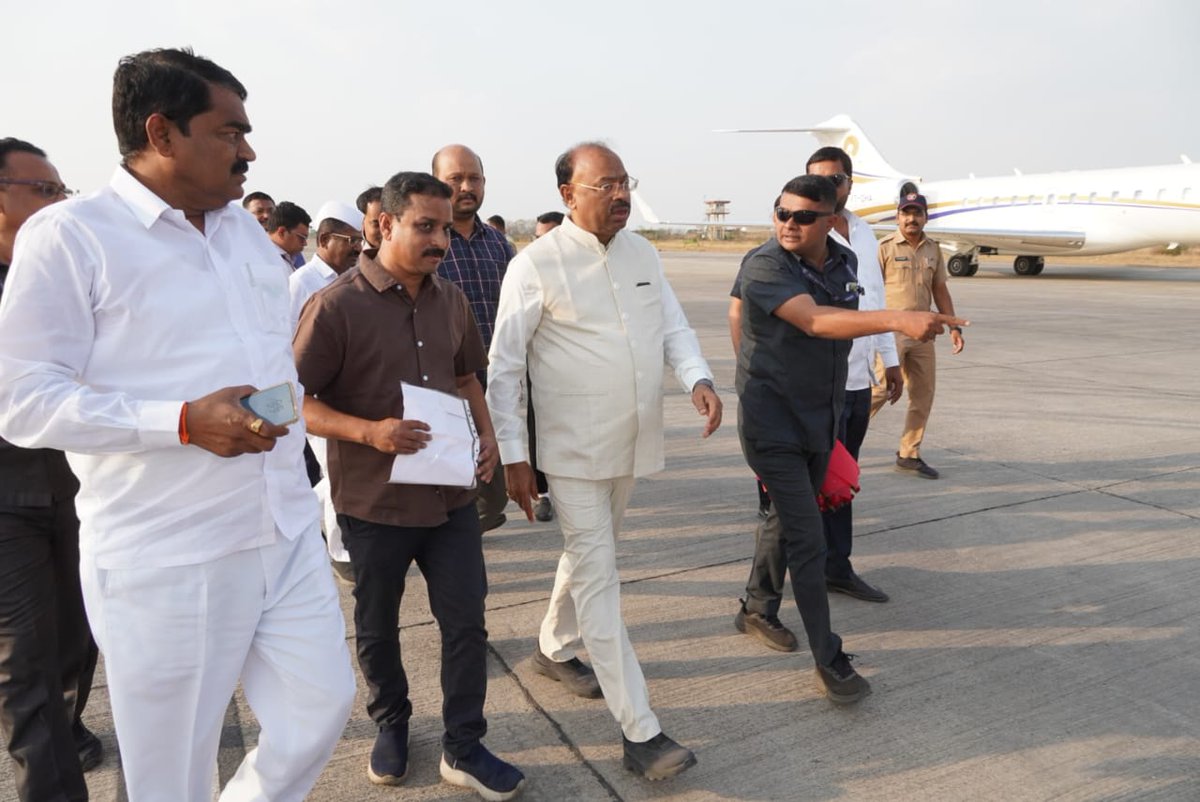 महसूल मंत्री मा ना श्री चंद्रशेखरजी बावनकुळे साहेब यांचे @नासिक एअरपोर्ट येथे सहर्ष स्वागत केले
<a href="/cbawankule/">Chandrashekhar Bawankule</a>