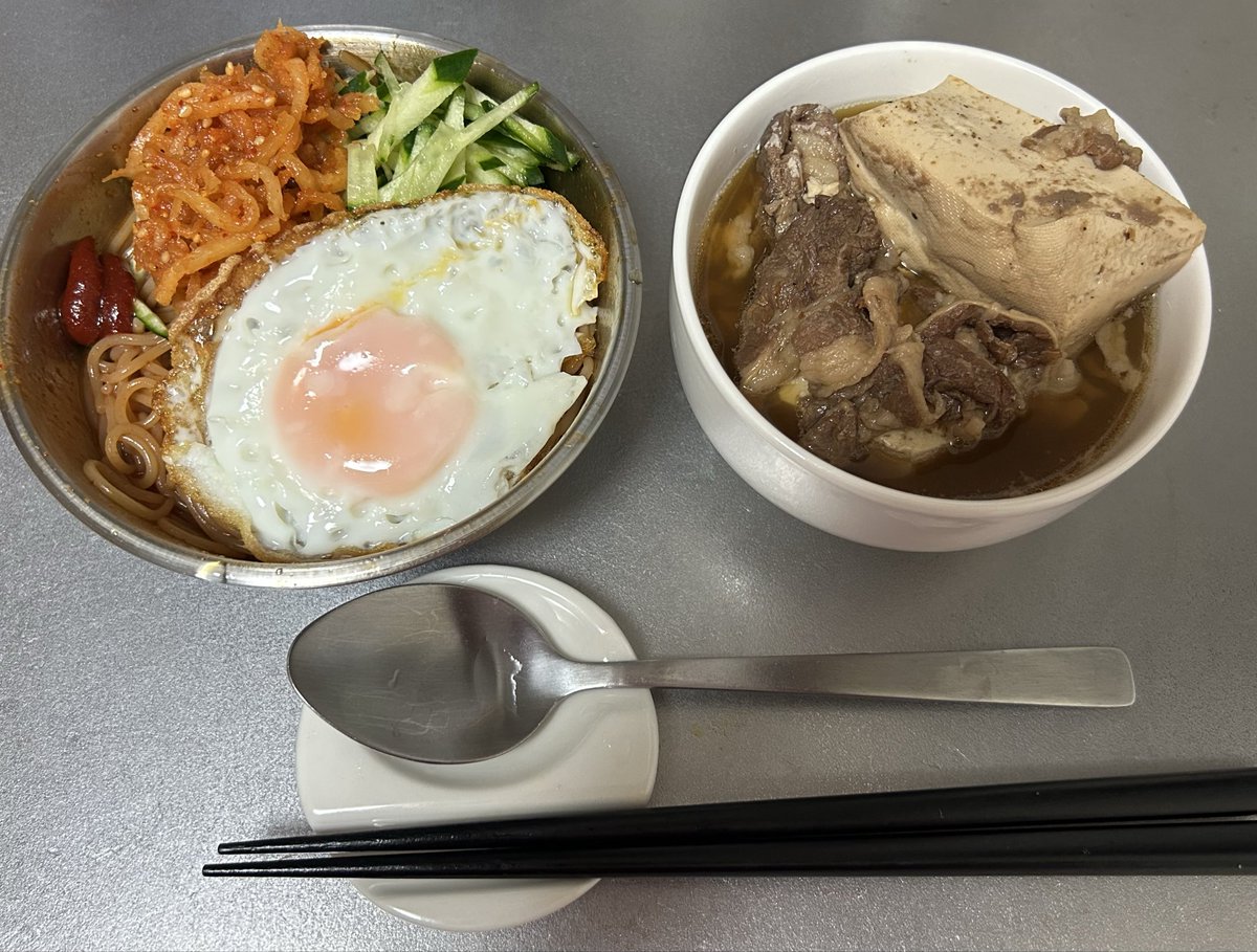 AtlantisRan's tweet photo. 昨日金麦に皮膚科行って円脱の診察行って来た〜！
予約したけど待ち時間長過ぎた。。。
でも時間はいっぱいあるから全然余裕‼️
帰ってきて飯作った〜✨
肉豆腐とビビン麺美味かった〜！
金宮で2杯飲んじゃった🤣笑 https://t.co/2ObYg6Piw9