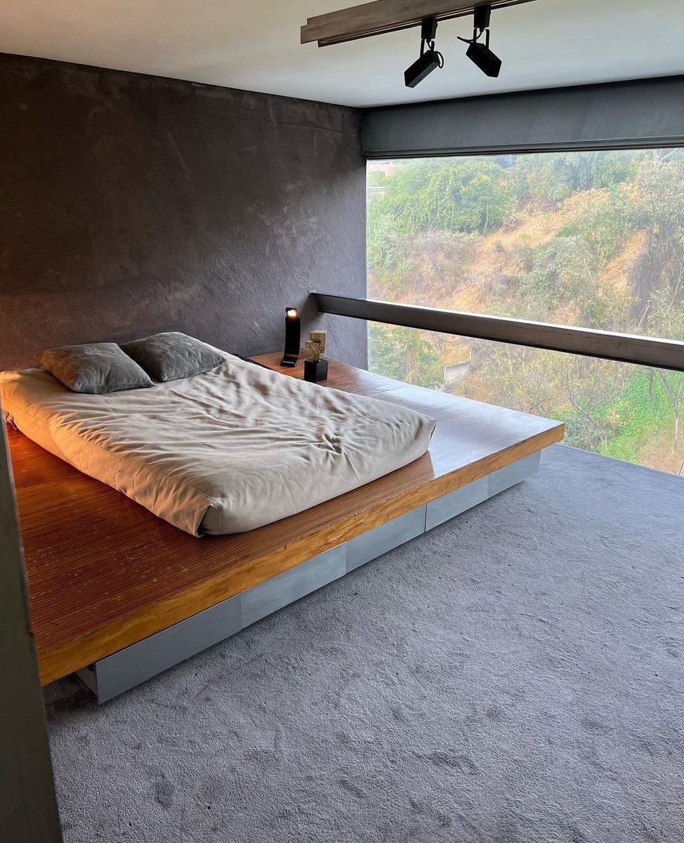 hectorvelazhv's tweet photo. Casa brutalista en bosques de lomas ! https://t.co/zJDQoJJqEY