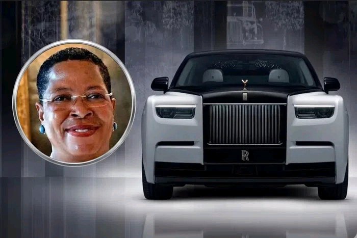 🚨 HOW ANITA AMONG ACQUIRED THE ROLLS-ROYCE.

Speaker of Parliament Anita Among has reportedly acquired a Rolls-Royce Cullinan 2025 model, with the base price around £440,000 (Shs 2.2 billion). Once taxes, freight, and clearance are added, the total cost is said to be close to