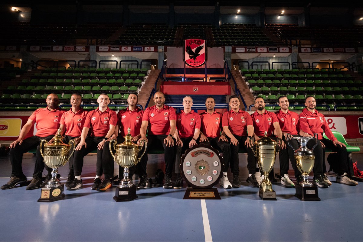 Ahly_Volleyball's tweet photo. موسم استثنائي.. رجال الماسترز أبطال الخماسية 🏆🖐️ https://t.co/W341PscP1r