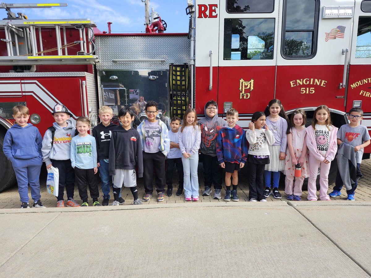 EuclidCheung's tweet photo. One lucky student got to ride to school in a fire truck today! 😁 #euclidexplores #rtsd26lifeready https://t.co/JdqPhA05Ow