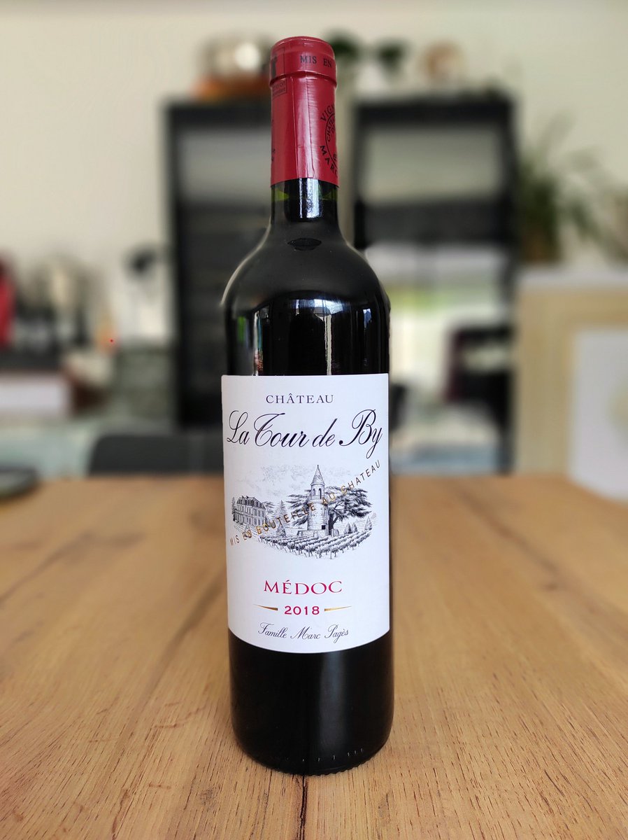 les_ugo's tweet photo. Un Médoc qui enlève la cravate sans perdre l’élégance.
Château La Tour de By, c’est le cassis, le cuir, le vent de l’estuaire et cette vibe old school qui donne envie de refaire le monde. Tu connais ce genre de bouteille qu’on n’oublie pas ?
https://t.co/V6xsO6WpUp https://t.co/pT9WlCHiPd