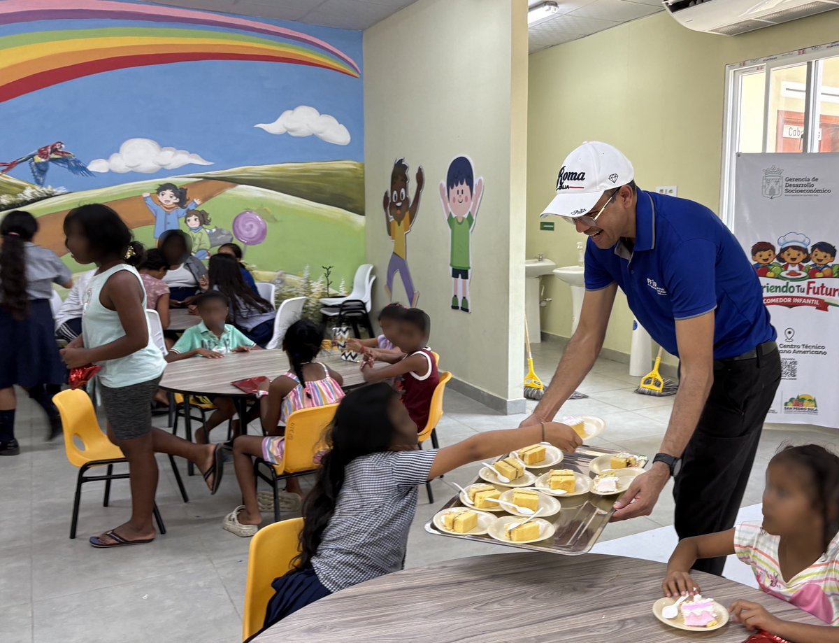 FoodForThePoor's tweet photo. Yesterday, our team was in action for #FFTPDay
Across South Florida, the U.S., Honduras &amp; Guatemala, we’re volunteering in our communities by living our mission beyond the workplace.💙
#FoodForThePoor #Volunteer #CommunityImpact https://t.co/tgC9ZeVBWU