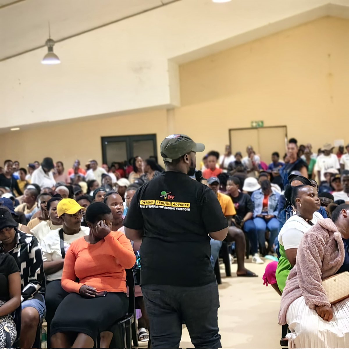 EFFMtuba's tweet photo. ♦️In Pictures ♦️

The EFF Elections coordinator of Mtubatuba, Fighter Nzuzo Msibi addressing those who will participating in the security training programme in Mtubatuba.

The EFF has made a committed to assist with the training to the 825 individuals with all the security grades https://t.co/MTFuTeF5B2