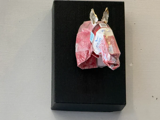 Blogを更新しました。文中にある千歳船橋のAPOCシアター1階カフェのアート作品のひとつがこのお馬さん。