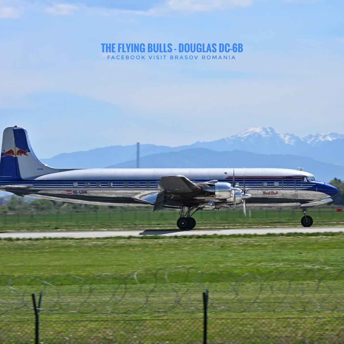 Travel_2Romania's tweet photo. Legendary! ❤️✈️ Aterizarea emblematicului Douglas DC-6B al The Flying Bulls a fost genul de moment pe care îl prinzi o dată și îl povestești ani întregi. 
#spotting #airport #redbull #lrbv 
📷Visit Brașov România 
#TraveltoRomânia https://t.co/oOoqOxf12T