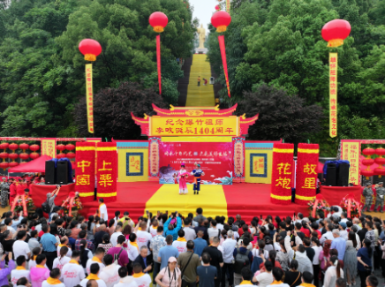 JiangLv4's tweet photo. Shangli fireworks are more than a celebration. Rooted in craftsmanship and innovation, it carries a thousand-year cultural legacy. As a cultural messenger across borders, Shangli fireworks speak a universal language of light, color, and sound. https://t.co/c045cKKqnK