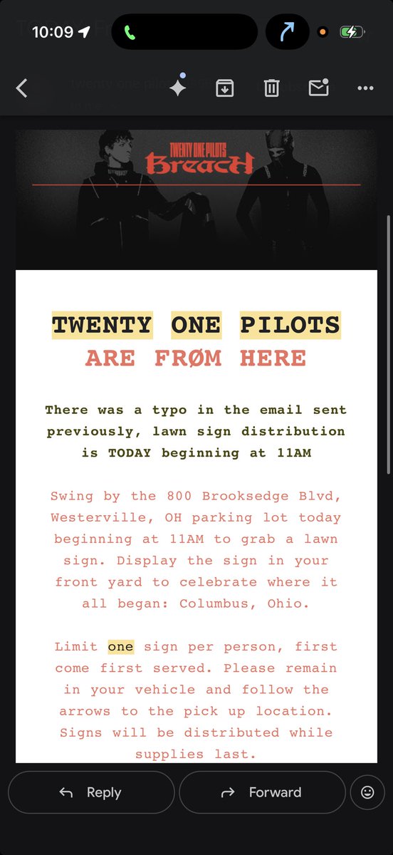 infopilots's tweet photo. — Fans de Columbus Ohio están recibiendo mails con una dirección para retirar carteles oficiales de la banda con la frase “frøm here” 👀

Los que fueron dicen que Mark estaba grabando todo. Por el momento, no se sabe para que es todo esto. https://t.co/kUCGf1IeW5