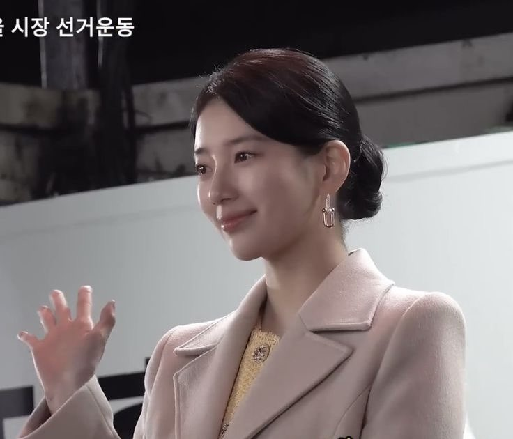 h0_0eeV's tweet photo. 수지 언니 뭔들 잘어울리는데 로우번이 ㄹㅇ 좋은느낌을 줌.. https://t.co/dsgun5fhEP