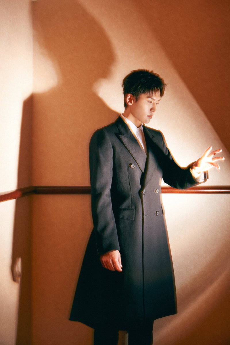 KageHikaru's tweet photo. #TheRealZhangZhehan daily themes
Light &amp; shadows 💙
#ZhangZhehan #张哲瀚

theme calendar: https://t.co/XF0NV3Tl0q https://t.co/wl2xAPzjcc