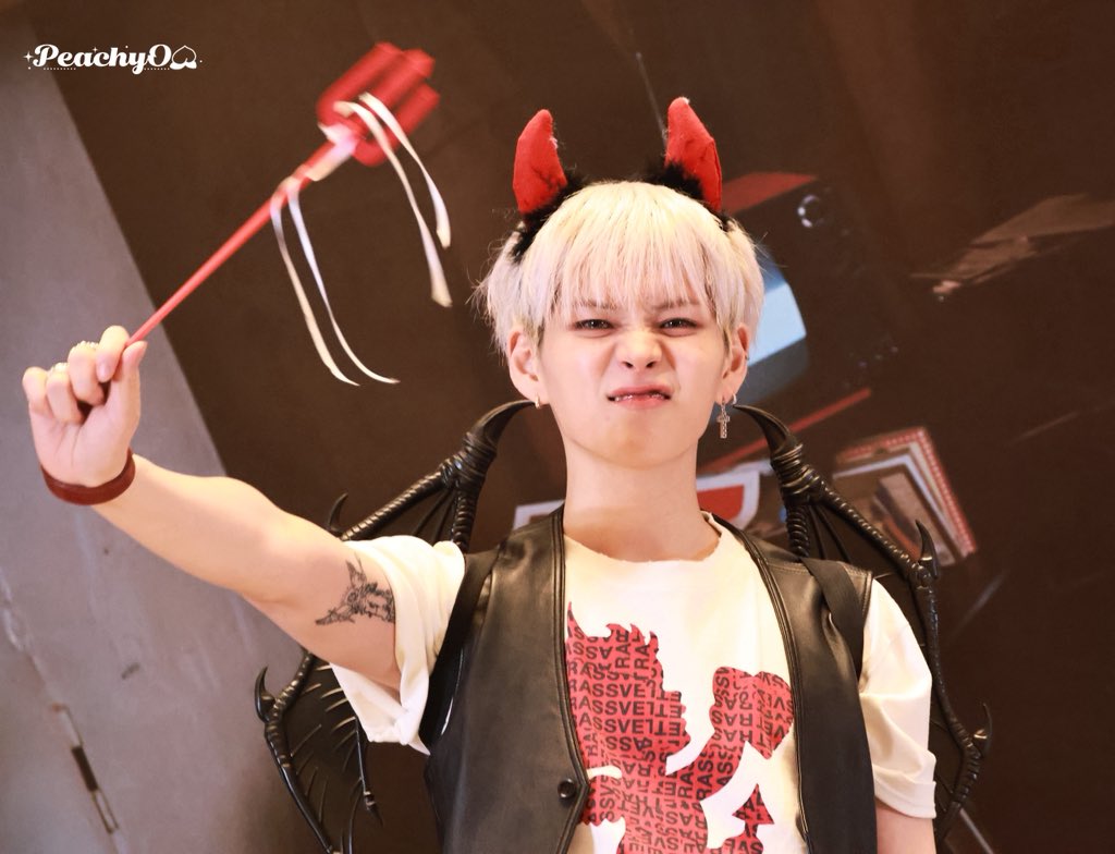 260508 🇭🇰fansign

one day devil😈

#요시 #YOSHI #ヨシ #金本芳典 
#트레저 #TREASURE