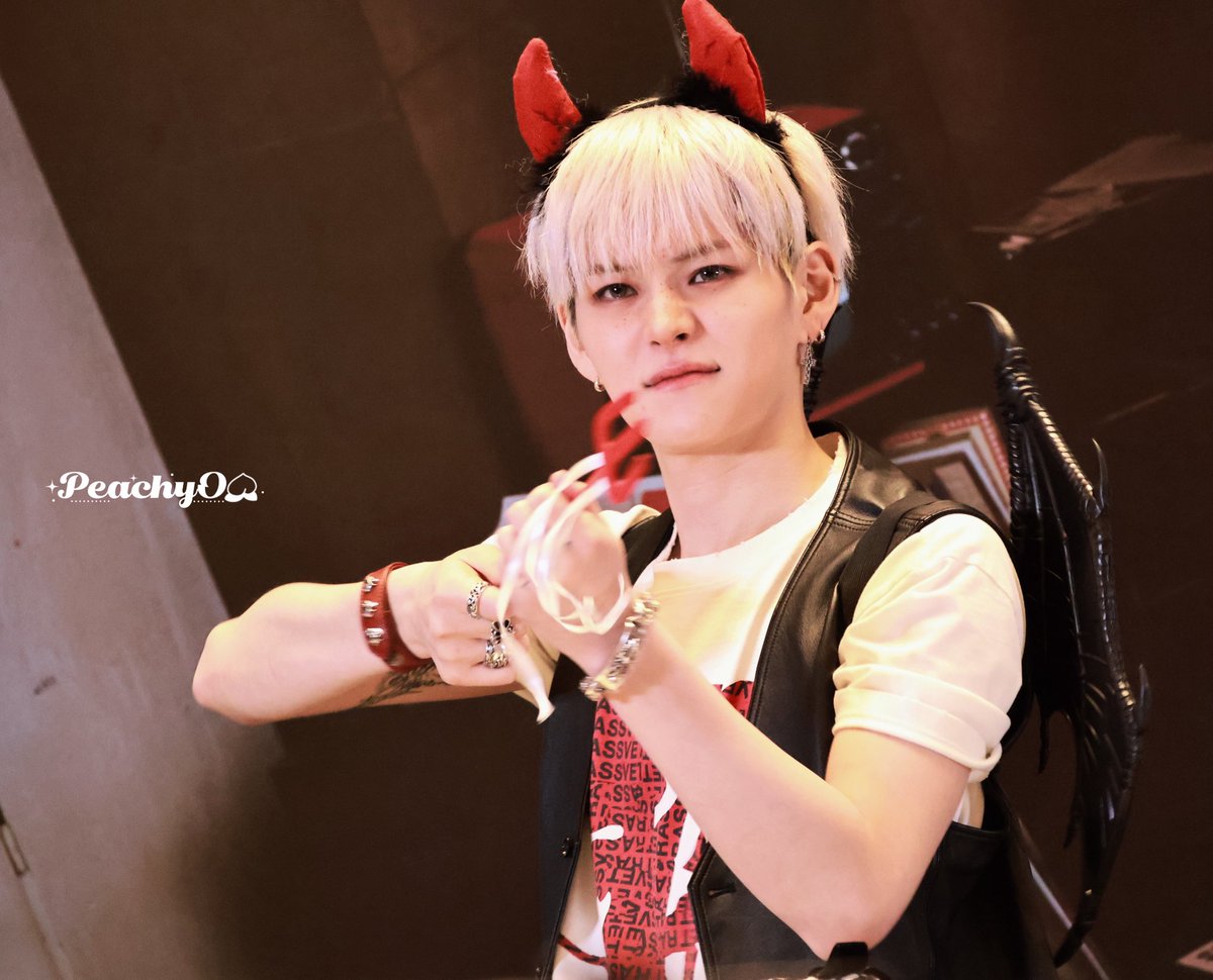260508 🇭🇰fansign

😈

#요시 #YOSHI #ヨシ #金本芳典 
#트레저 #TREASURE