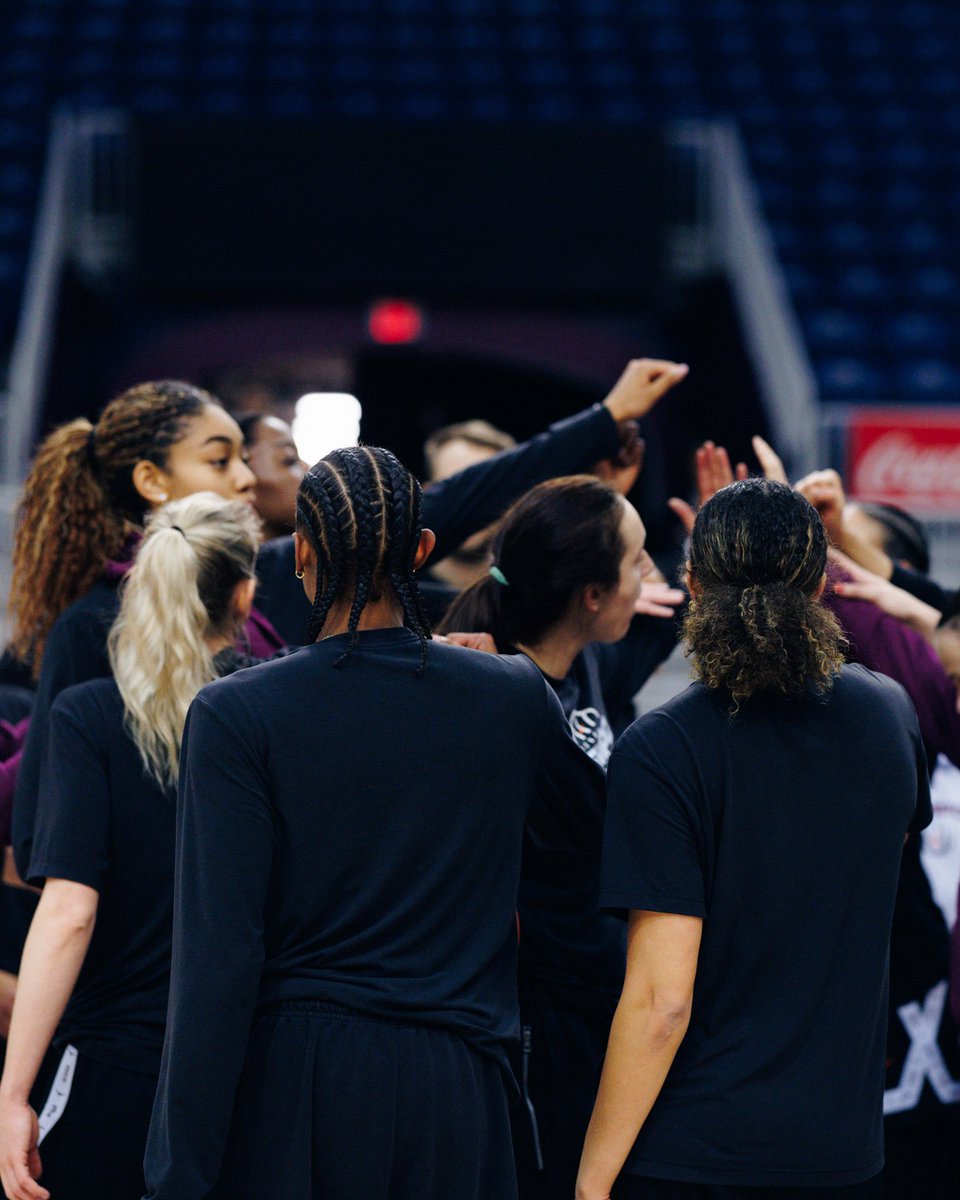 TempoBasketball's tweet photo. Lights, camera, ready for action. 🤩 https://t.co/7ukgt6KWkS