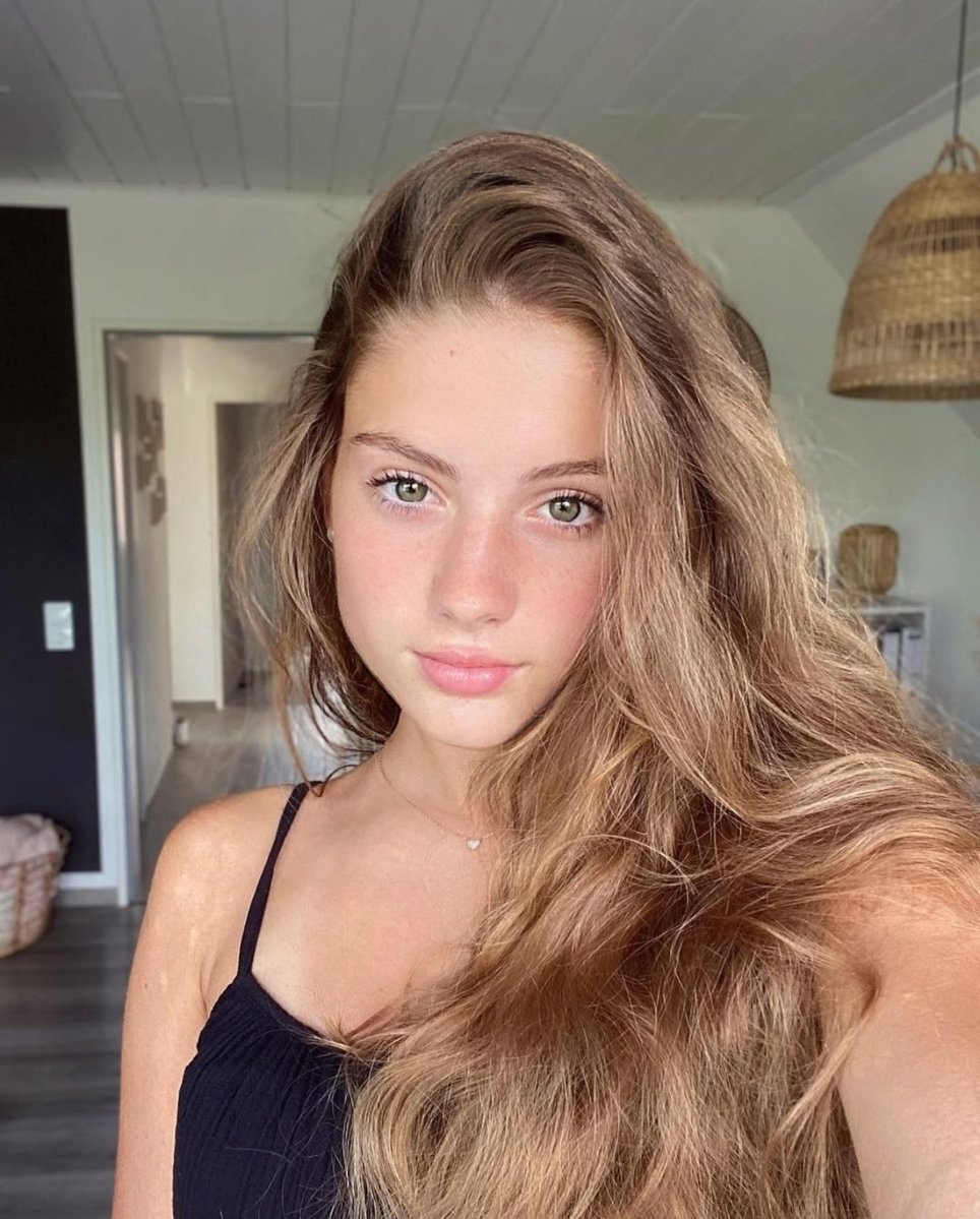 Goddess Laura tweet media