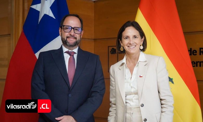 VilasRadio's tweet photo. 🤝 BOLIVIA Y CHILE IMPULSAN MODERNIZACIÓN DEL ACE-22 PARA FORTALECER INTEGRACIÓN COMERCIAL Y FACILITAR EXPORTACIONES
💻 Revisa la nota completa aquí:
https://t.co/Hl98777PPI
#Chile #Bolvia #Internacional #Mundo #Política #Economía #ACE22 https://t.co/khVAuTSKPT