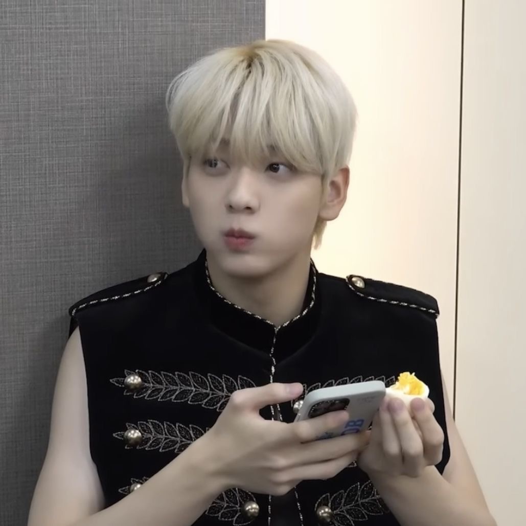 hourly soobin tweet media