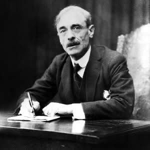 "La guerre, un massacre de gens qui ne se connaissent pas, au profit de gens qui se connaissent mais ne se massacrent pas."
Paul Valéry
