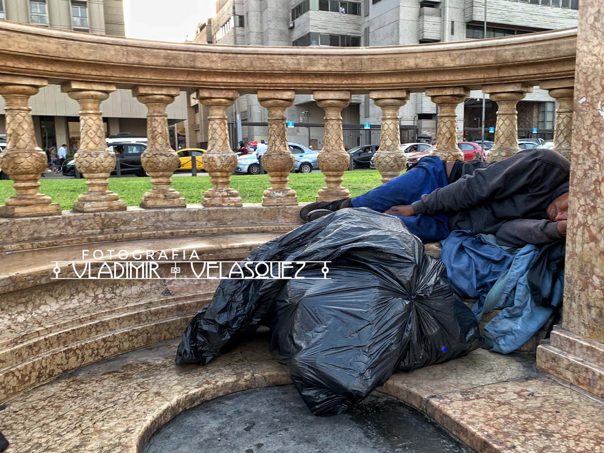 limantigua's tweet photo. Postales de Lima - Siglo XXI
Así luce el Paseo de los Héroes Navales; frente al Hotel Sheraton, al Palacio de Justicia y al Museo de Arte Italiano.
Fotografía 📸 Vladimir Velásquez
#CentroHistoricoDeLima #prolima #RenzoReggiardo #LuisMartinBogdanovich #CiudadDeLosReyes https://t.co/bCPd6yrJqW