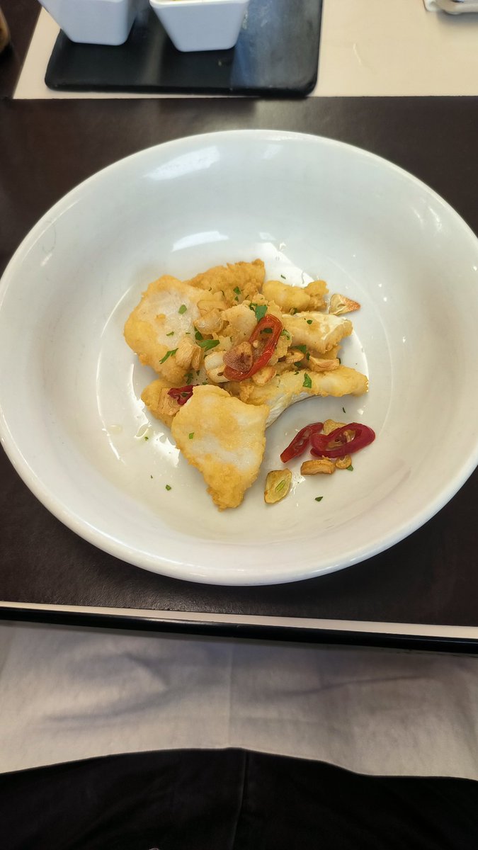 Josep71190829's tweet photo. Restaurant El Hogar Gallego (Calella de Mar)
- PLATS : Bacallà amb allets i bitxo, Gambetes a l'all amb ous fregits i xips , Calamar a la planxa amb ceba.
@GastroSER @Gastronomiaycia @calella_bcn https://t.co/tO7DUMHMgf