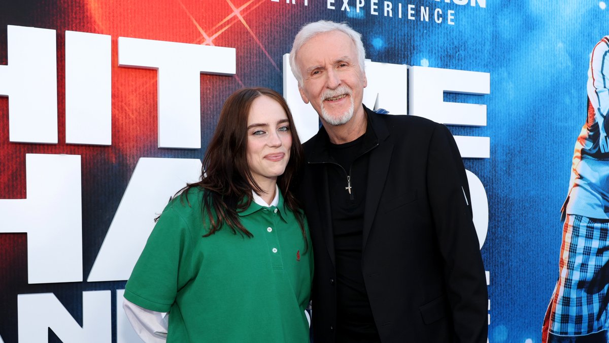 empiremagazine's tweet photo. On this week's #EmpirePodcast we're talking all things #HitMeHardAndSoft: The Tour (Live In 3D) with co-directors James Cameron and Billie Eilish. Plus! News! Reviews! Karl Urban nonsense! And more! Enjoy...
Listen here: https://t.co/BwRXwSPMeh https://t.co/A2XGUXNHGe