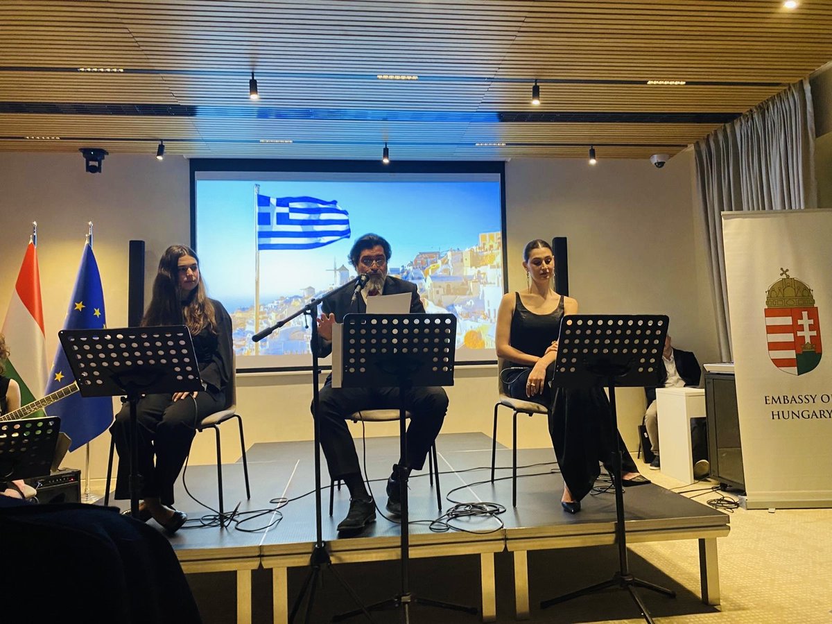 GreeceInTurkiye's tweet photo. @GreeceInTurkey a été ravi de participer à l’événement «SOIRÉE VIN ET POÉSIE» organisé par l’Ambassade de Hongrie, en collaboration avec @ifturquie et les Ambassades de France, du Luxembourg, de Roumanie et de Suisse. 
Une soirée alliant la lecture de poèsie à la dégustation de vins et à la musique jazz s’est une fois de plus avérée être la manière idéale de célébrer le Printemps de la Francophonie.

@GreeceInTurkey Macaristan Büyükelçiliği'nin ev sahipliğinde, @ifturquie ile Fransa, Lüksemburg, Romanya ve İsviçre Büyükelçilikleri iş birliğiyle düzenlenen “SOIRÉE VIN ET POÉSIE” etkinliğine katılmaktan memnuniyet duymuştur.
Şiir okumaları, şarap tadımı ve caz müziğinden oluşan bir akşam, Frankofoni Baharı'nı kutlamanın mükemmel bir yolu olduğunu bir kez daha göstermiştir.

@GreeceInTurkey was delighted to participate in the “SOIRÉE VIN ET POÉSIE” event hosted by the Embassy of Hungary, in collaboration with @ifturquie  and the Embassies of France, Luxembourg, Romania, and Switzerland.
An evening of poetry readings, wine tasting, and jazz music proved once again to be the perfect way to celebrate the Spring of Francophonie.