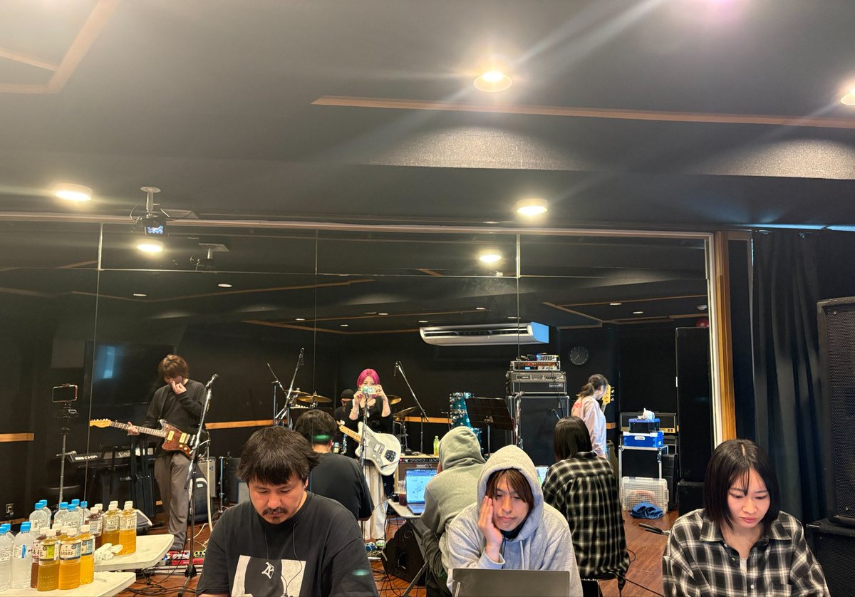 fuyukofinlands's tweet photo. ツアーがはじまる。
皆様風邪などひかぬよう、チケット取り忘れのないよう、そして皆様に、我々が札幌仙台名古屋福岡広島大阪東京へワンマンツアーへ出かける事を知ってもらえるよう。

隣の人に教えてあげてください。
或いは誘ってみてください。
面倒な女の歌聴きに行かない？😉
って。

https://t.co/ZbK2hFfZHK