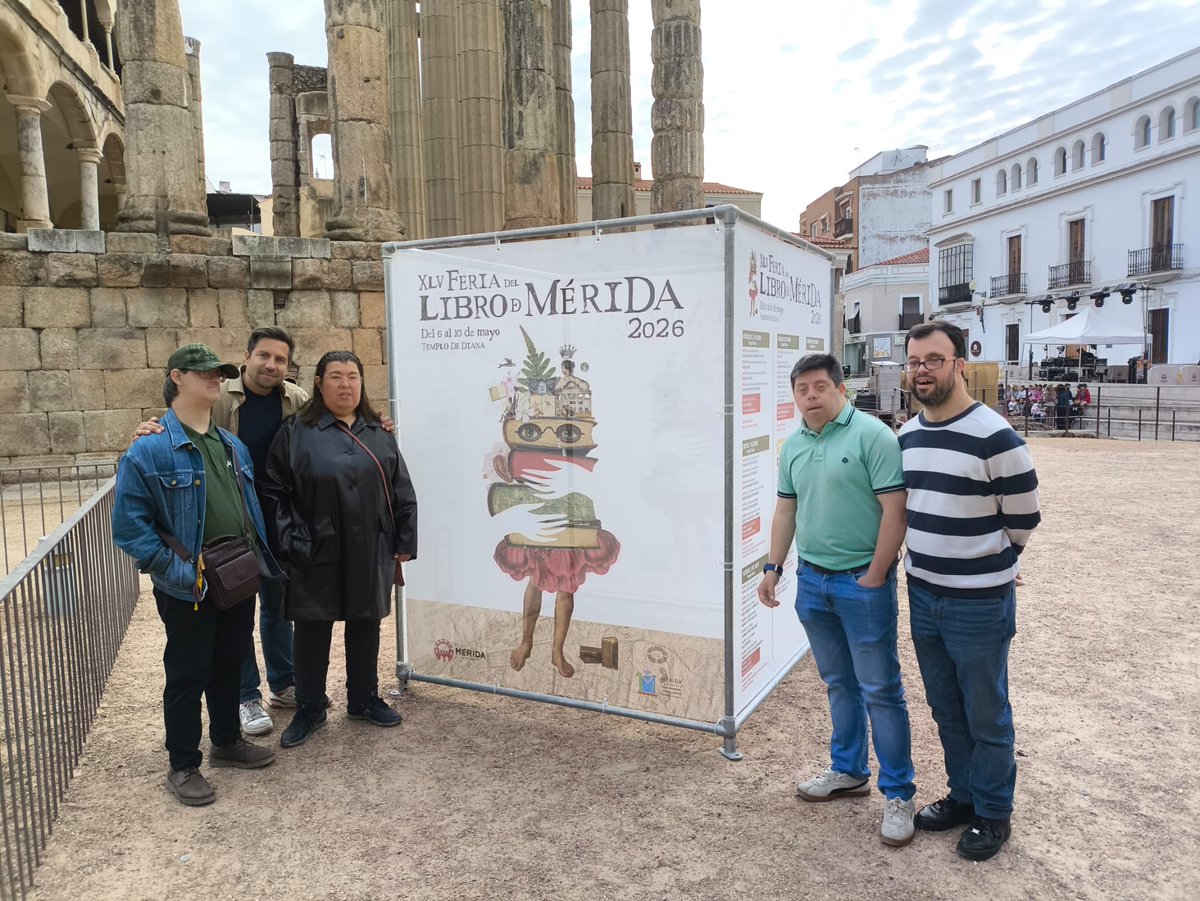 FUNDHEX's tweet photo. Decía George R.R. Martin que “la literatura es la posibilidad de vivir muchas vidas en una sola”, y en la #FeriaDelLibroMérida esa idea cobra sentido cuando cada caseta abre una puerta distinta, cada página una historia nueva, y cada persona una propia forma de interpretarla. https://t.co/eTAKYdDjrJ
